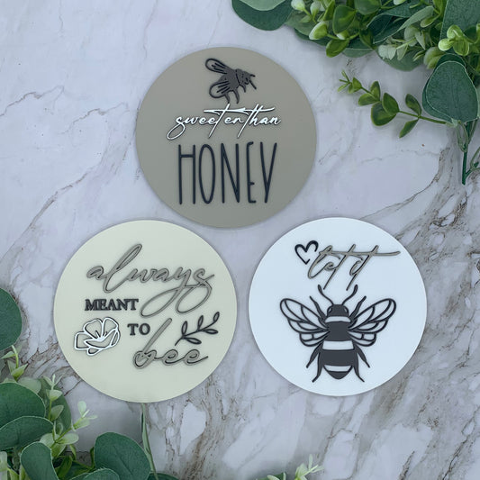 Bee Interchangeable Shiplap Circular Sign